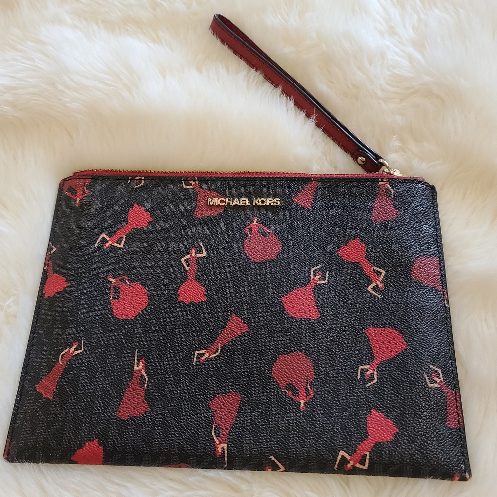 Michael kors wristlet